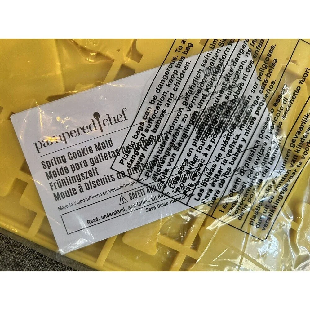 Pampered Chef Silicone Spring Cookie Mold 100182 Yellow New